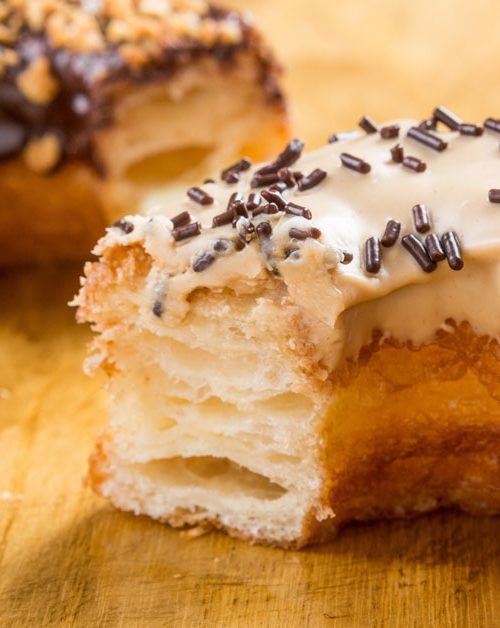Le donut à base de pate de croisant appelé cronut
